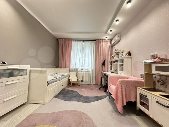 2-к. квартира, 82,5 м², 2/5 эт.