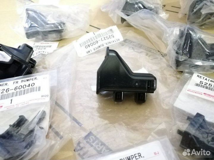 Клипса решетки радиатора Lexus Lx