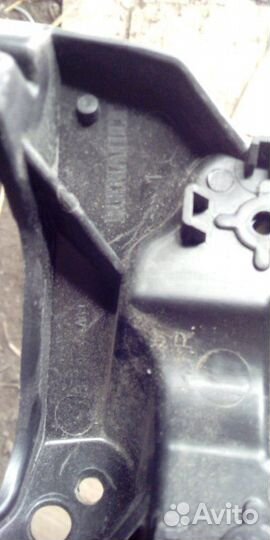 Кронштейн передний правый Renault Fluence 2010