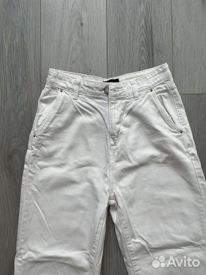 Джинсы белые mom