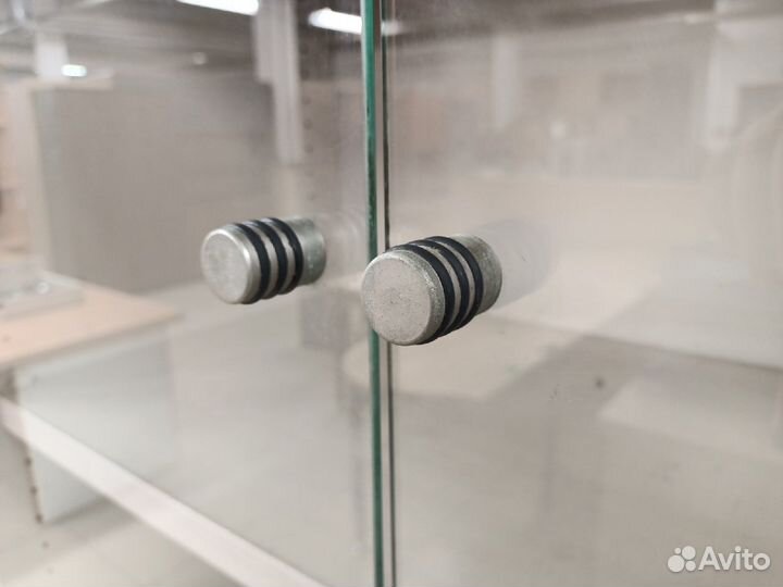 Шкаф со стеклом Б.У