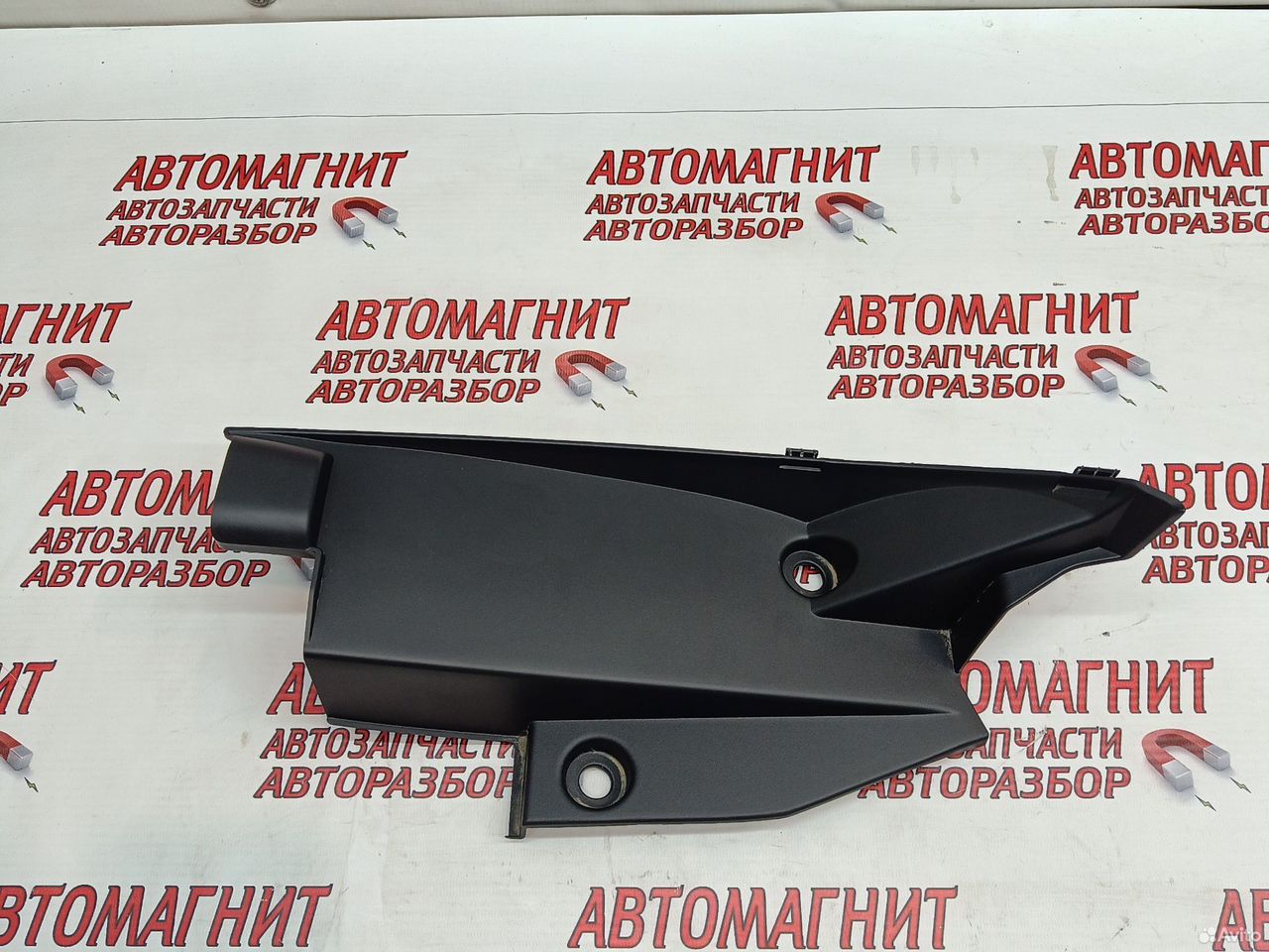 Накладка петли капота правая Voyah Dream