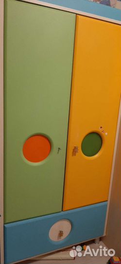 Детская двухярусная кровать, шкаф. Полки