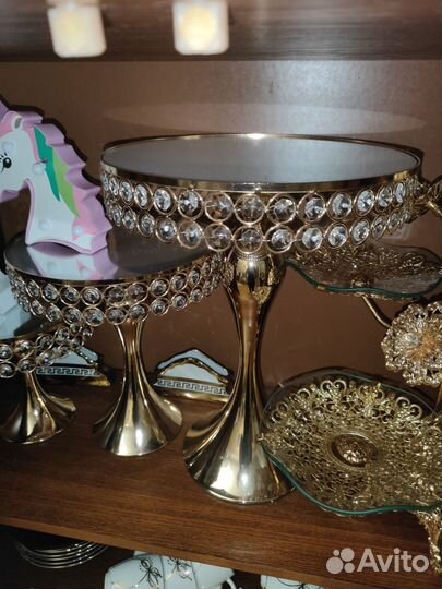 Тортница на ножке