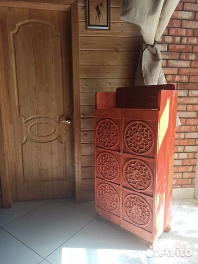 Шкаф резной винтаж