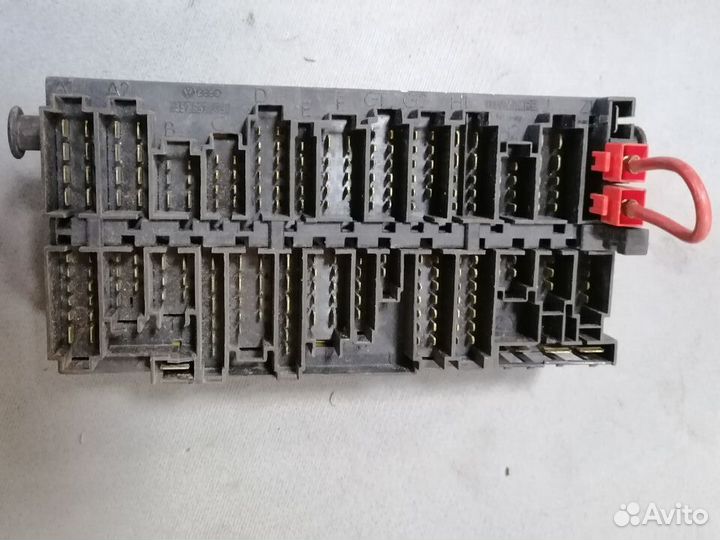 Блок предохранителей Volkswagen Passat B3 (88-93)