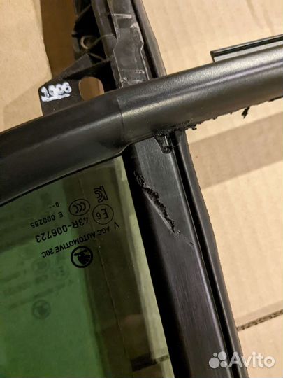 Форточка/уплотнитель задней двери skoda octavia A8