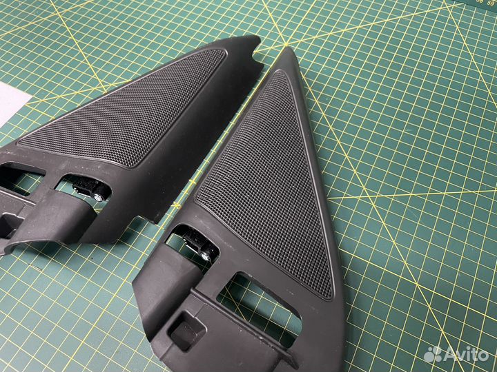 Уголок (пищалка) двери передней Skoda Kodiaq