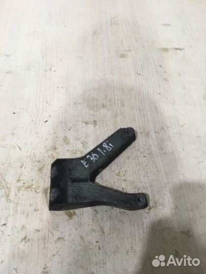 Кронштейн крепления двигателя BMW 3 Е36 1247496