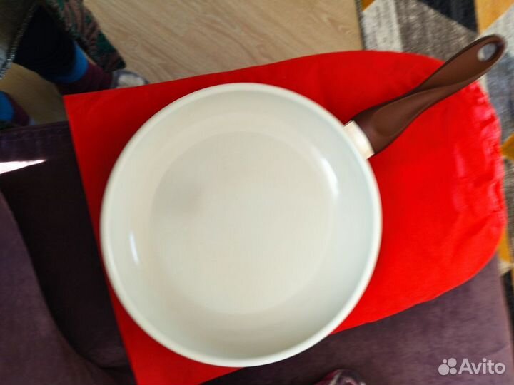 Сковорода литая с антипригарным покрытием новая