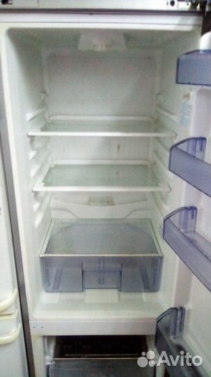 Холодильник веко стального цвета