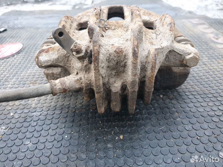 Суппорт тормозной передний левый Peugeot 406 Пежо