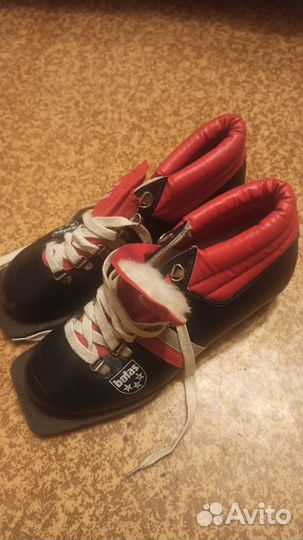 Лыжные ботинки