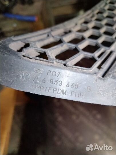 Решетка в бампер передняя левая Volkswagen Touareg