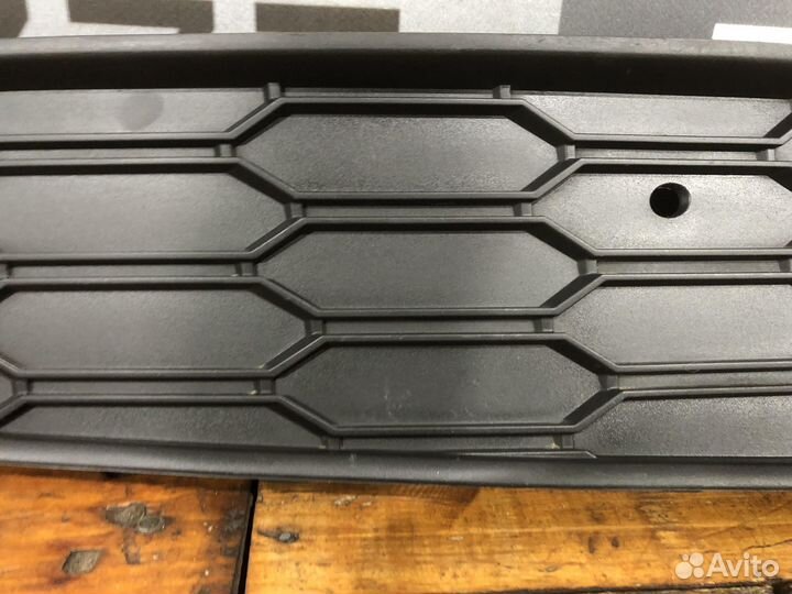 Накладка решетки бампера Skoda Rapid 2 20-нв Б/У О