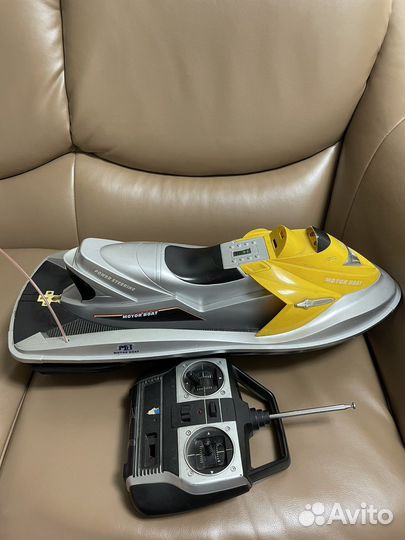 Лодка на радиоуправлении