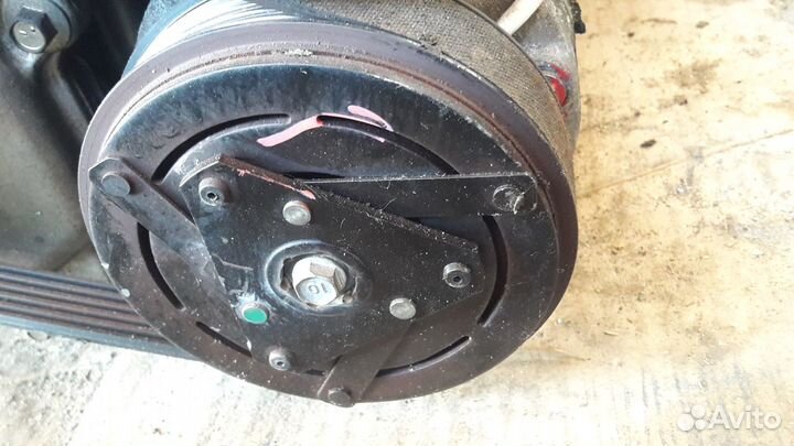 Компрессор кондиционера MR20DE Ниссан Серена