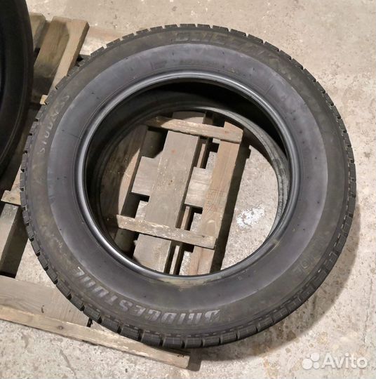 Bridgestone Blizzak Revo GZ 215/60 R16