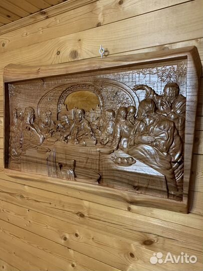 Резное панно из дерева