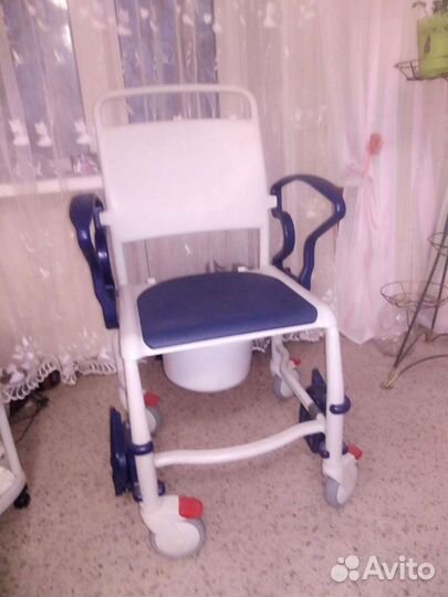 Кресло с санитарным оснащением