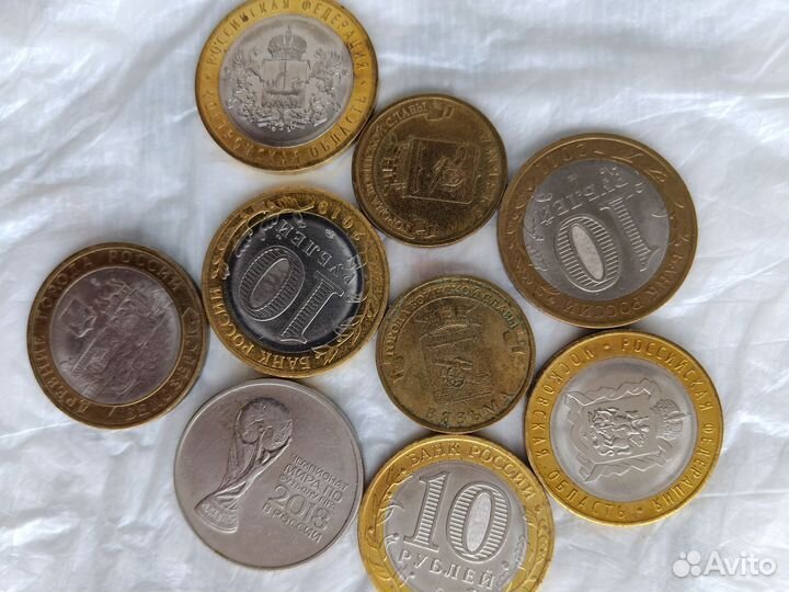 Монеты номиналом 10р, 25р купюры по 1,3 и 100