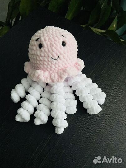 Плед и игрушки для детей