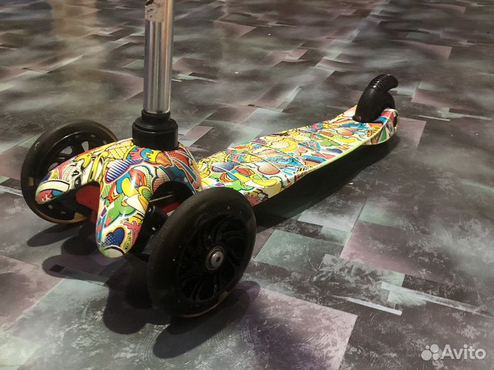 Самокат трехколесный