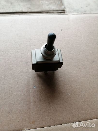 Перекидные переключатели (Тумблеры)