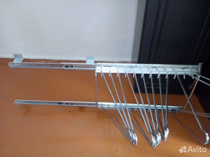 Вешалка для брюк выдвижная