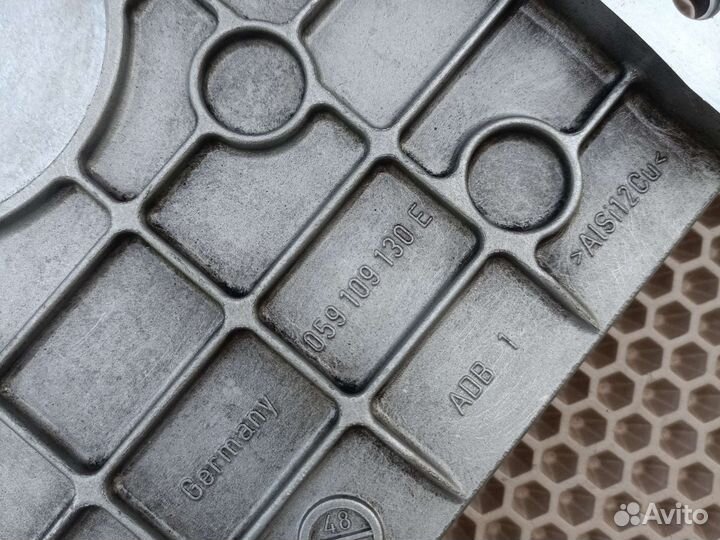 059109130e крышка распредвала правая 3.0 casa