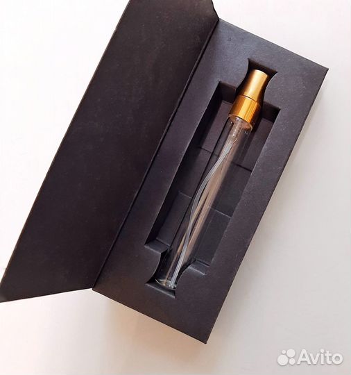 Флакон с распылителем для духов