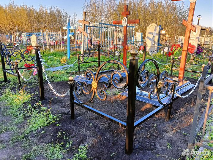 Оградки на кладбище