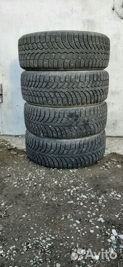 Bridgestone Blizzak Spike-01 255/55 R16 91T