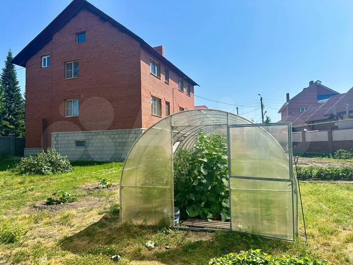 Дом 351,2 м² на участке 17,3 сот.