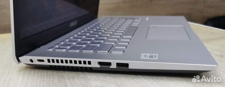 Asus VivoBook 14 Core i3-1005G1 4/256Gb Win11