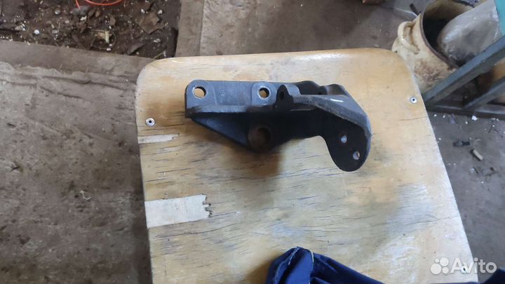 Кронштейн генератора и компрессора кондиционера