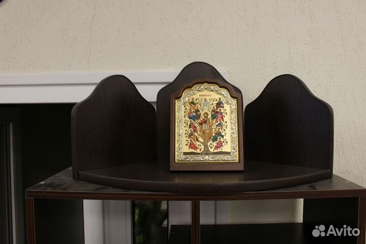 Полка под иконы угловая