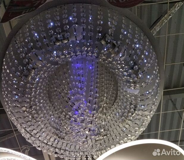 Люстра новая с пультом