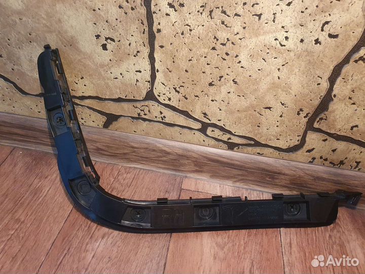 Кронштейн крепления бампера заднего правый Tesla