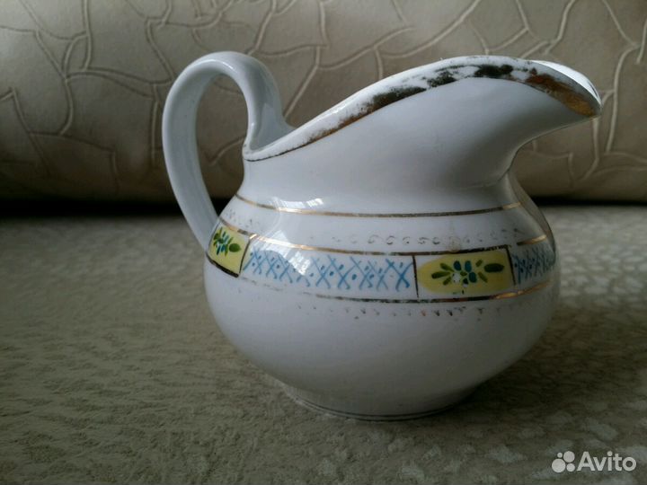 Молочник ф-ки Кузнецова М.С.фарфор, конец 19в