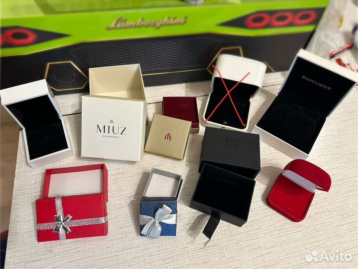 Шкатулки для колец, сережек