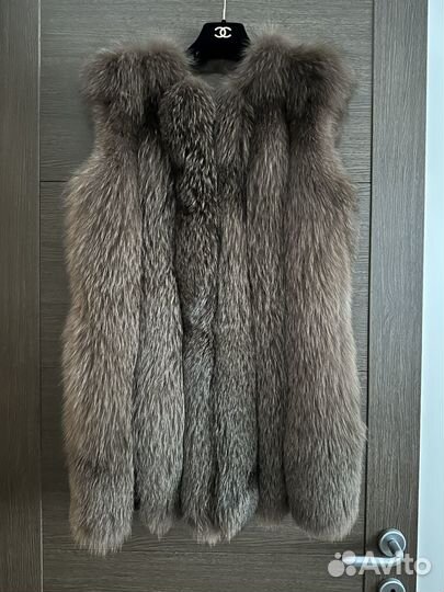 Меховой жилет удлиненный, песец продолльный