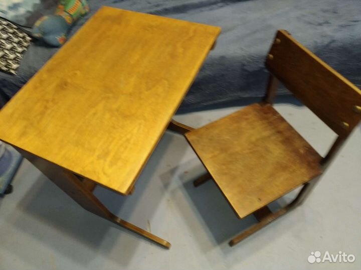Стол-парта и стул детские