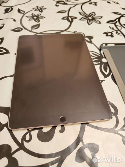 iPad pro 10.5 64gb+smart keyboard+apple pensil