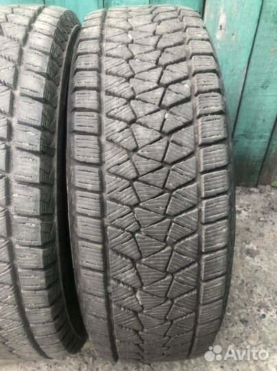 Bridgestone Blizzak DM-V2 225/65 R17