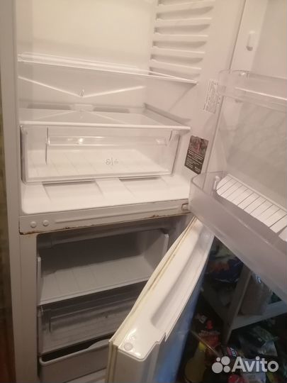 Холодильник Hotpoint Ariston, работает всё,бу