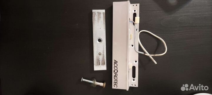 Электромагнитный замок на дверь