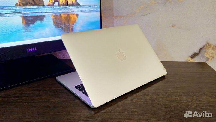 MacBook Pro 13 2016 8/256 Retina