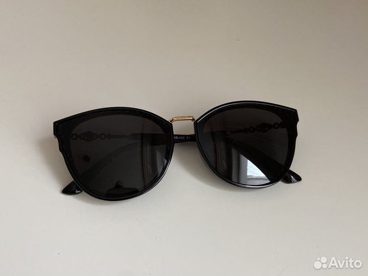 Солнечные очки женские