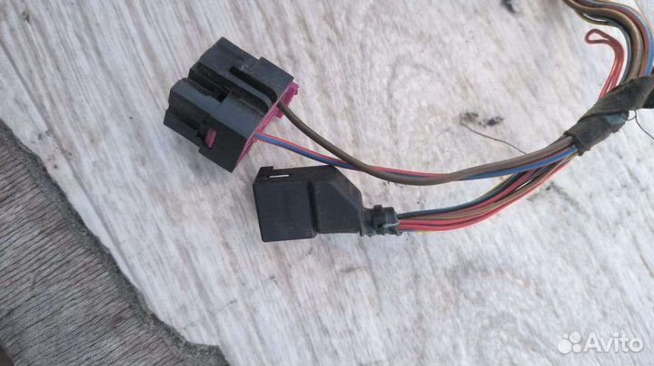 Разъём компрессора центрального замка Audi 100